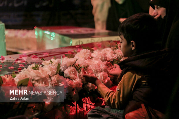 حضور پررنگ کودکان در برنامه های تشییع شهدای هرمزگان