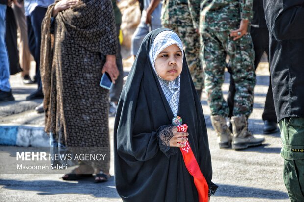 حضور پررنگ کودکان در برنامه های تشییع شهدای هرمزگان