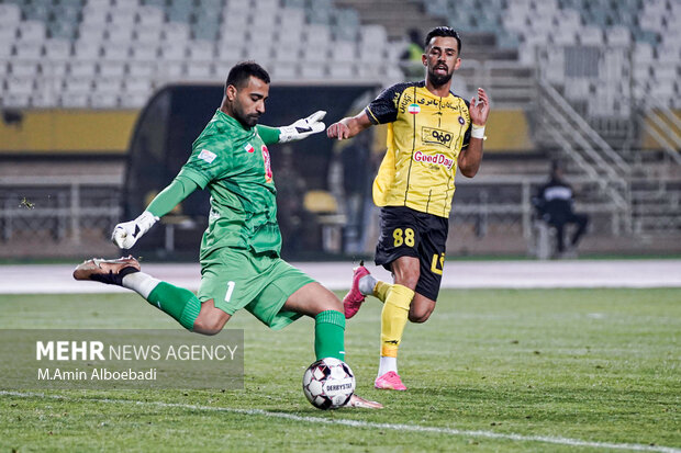 لیگ برتر فوتبال ؛ سپاهان و فجر سپاسی