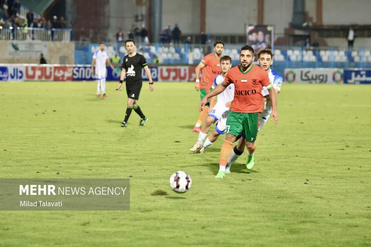 گل دقایق پایانی مس پیروزی نیمه اول را از ملوان گرفت گل دقایق پایانی مس پیروزی نیمه اول را از ملوان گرفت