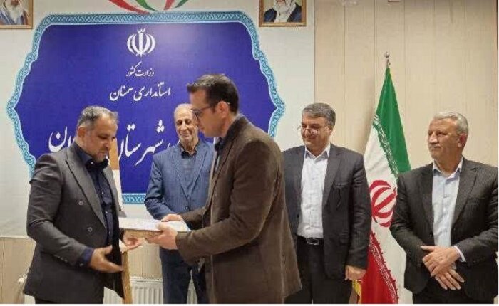 آرادان فاقد کتابخانه سیار است؛ رونمایی از ۲ کتاب آرادان فاقد کتابخانه سیار است؛ رونمایی از ۲ کتاب