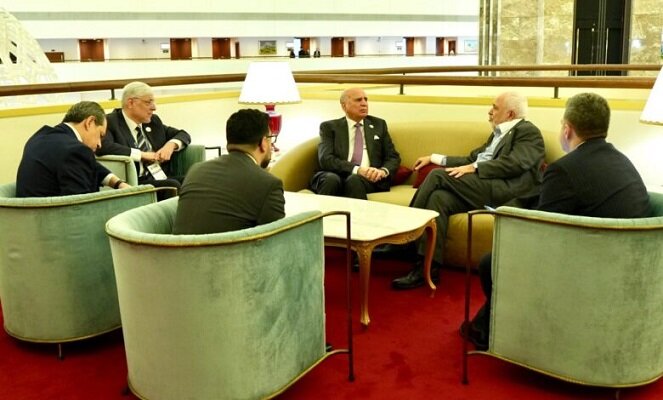 Zarif, Irak Dışişleri Bakanı Hüseyin ile Doha'da görüştü