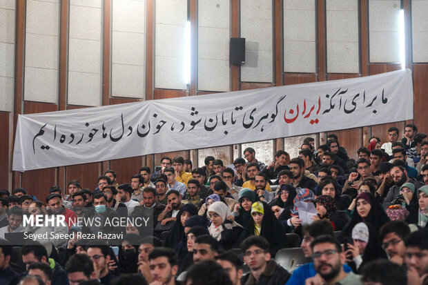«فراموشی تاریخی»؛ چرا جوانان تاریخ نمیخوانند؟ «فراموشی تاریخی»؛ چرا جوانان تاریخ نمیخوانند؟