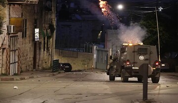 تصعيد ميداني متواصل للعدوان.. حملة دهم واعتقالات في الضفة