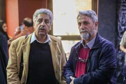 نقاشی که طراح صحنه «پوریای ولی» شد؛ وقتی «نور» امضای بصری هنرمند است