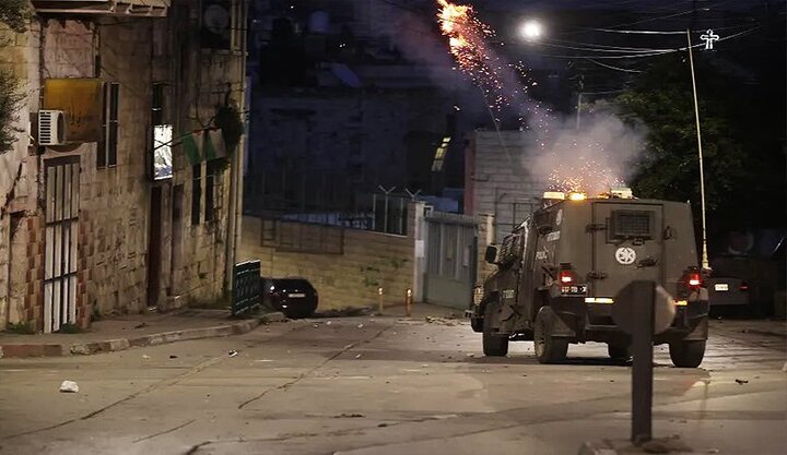 تصعيد ميداني متواصل للعدوان.. حملة دهم واعتقالات في الضفة