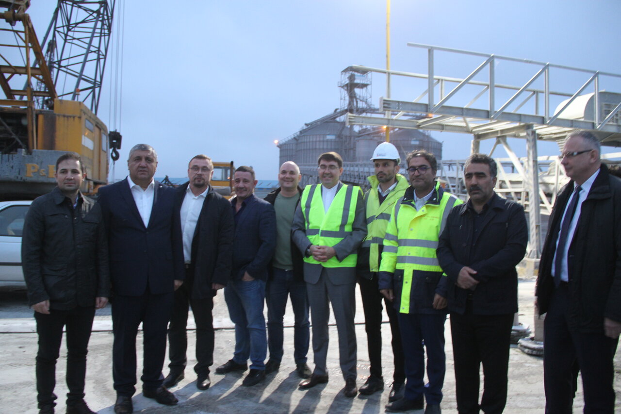 گاینتدینوف: آستارا مسیر مستقیم تجارت روسیه با منطقه خواهد شد گاینتدینوف: آستارا مسیر مستقیم تجارت روسیه با منطقه خواهد شد