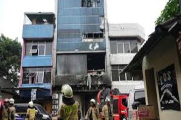Fire breaks out at 7-story building in Indonesia, 20 killed