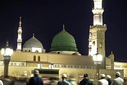 بازدید نماینده ولی فقیه از محل استقرار زائران ایرانی در مدینه منوره