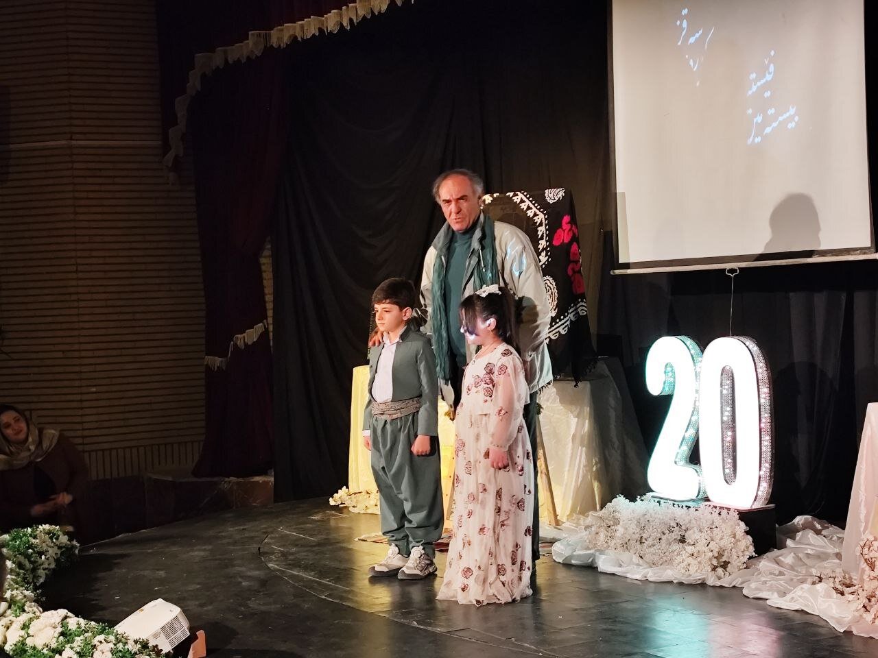 قطبالدین صادقی: جشنواره تئاتر کردی سقز تداعی پیام صلح و همدلی است قطبالدین صادقی: جشنواره تئاتر کردی سقز تداعی پیام صلح و همدلی است