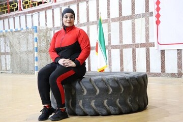 امرأة إيرانية تحطم الرقم القياسي العالمي في تمرين البلانك