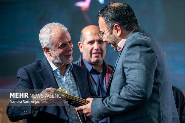 تجلیل از مادران و همسران شهدای جنگ ۱۲ روزه