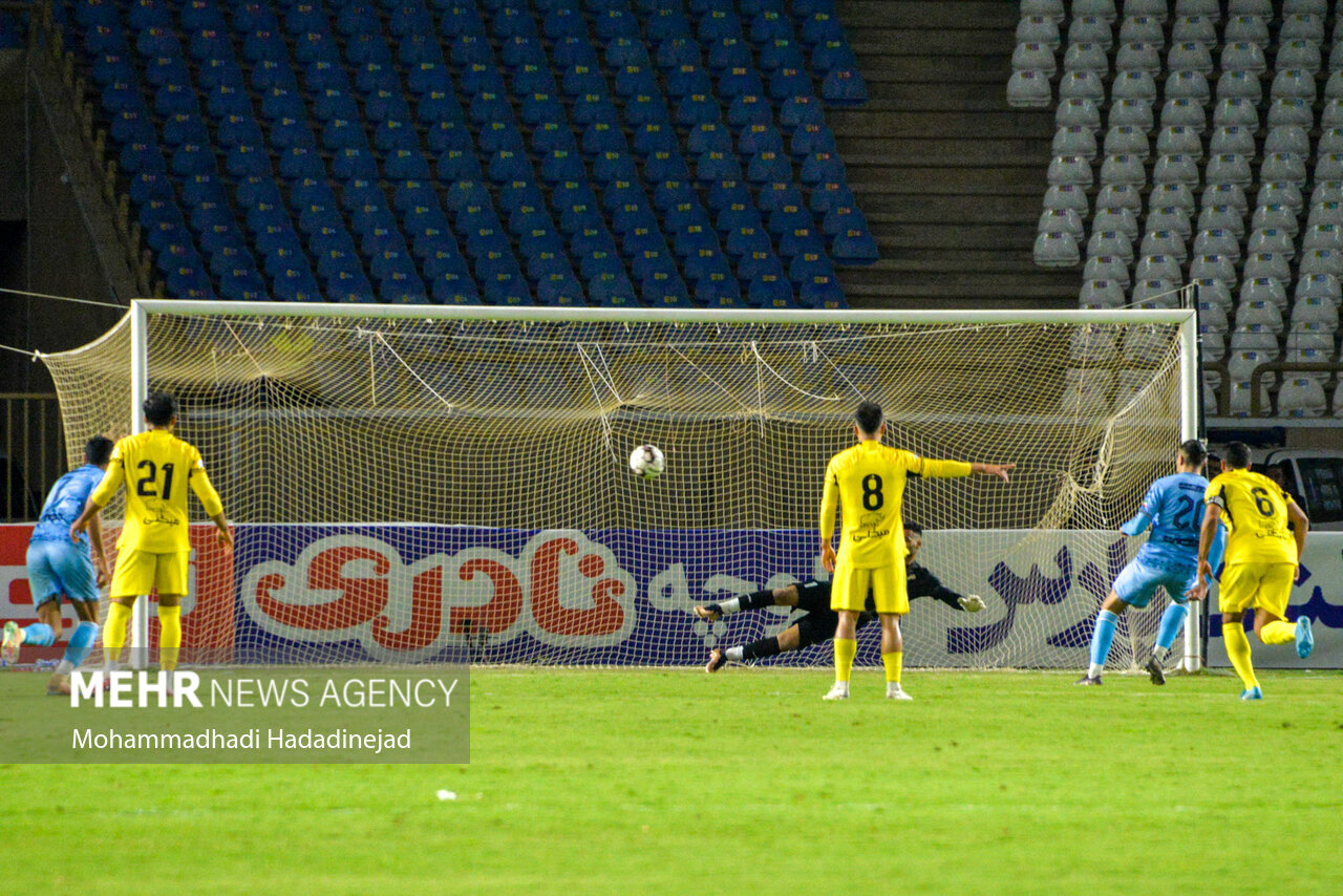 شکست تلخ انزلی چی ها در خانه/ فجرسپاسی ملوان را ۴ تایی کرد شکست تلخ انزلی چی ها در خانه/ فجرسپاسی ملوان را ۴ تایی کرد