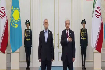 Kazakistan'da Cumhurbaşkanı Pezeşkiyan için resmi karşılama töreni