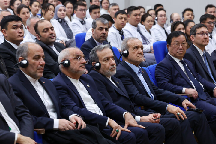 مراسم دریافت دکترای افتخاری دانشگاه بین‌المللی نظربایف