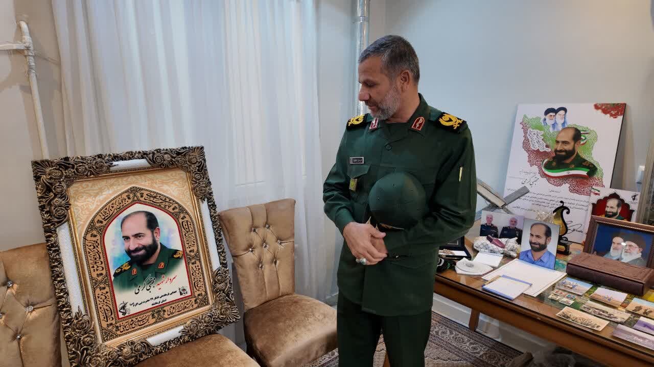 دیدار فرمانده لشکر عملیاتی ۲۹ حضرت نبی اکرم با خانواده سردار کرمی دیدار فرمانده لشکر عملیاتی ۲۹ حضرت نبی اکرم با خانواده سردار کرمی