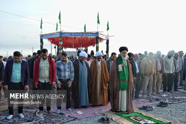 اقامه نماز باران در جوار شهید گمنام بیکاه