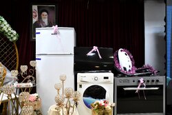 توزیع ۲۲ سری جهیزیه بین نوعروسان نیازمند دامغان 