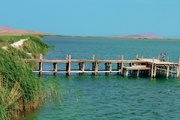 سرریز تالاب سولدوز نقده پس از ۱۵ سال؛ آب مازاد راهی دریاچه ارومیه شد