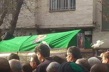 آئین تشییع پیکر آیت‌الله شاهچراغی در سمنان