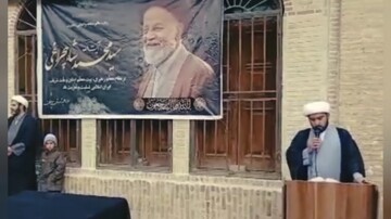 وداع با پیکر آیت الله سید محمد شاهچراغی در مدرسه علمیه