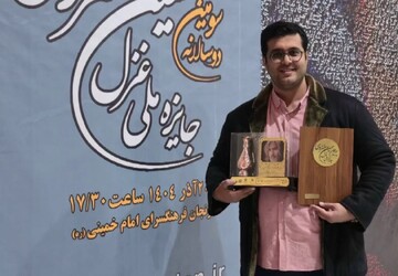 الیاسی: غزل زنده است، اما جشنواره‌ها آن را خفه می‌کنند