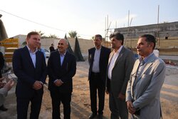 استاندار بوشهر از مدرسه شهید یگانه بنه‌گز بازدید کرد