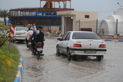 تلاش نیروهای پلیس راهور کیش برای تسهیل عبور و مرور