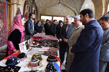 نمایشگاه و بازارچه صنایع‌دستی ویژه شب چله در سنندج برپا شد