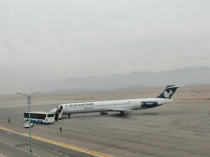 طائرة تابعة لمطار بندر عباس تهبط اضطرارياً في مطار يزد