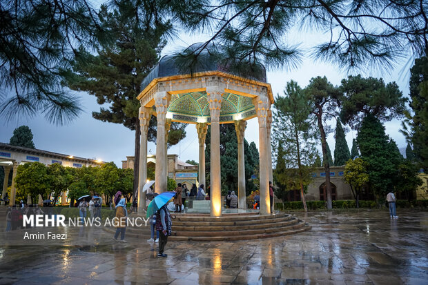 ایجاد مسیر بینالمللی گردشگری ادبی؛ از قونیه تا شیراز با مولانا و حافظ
