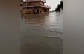 خیابان ساحلی «دیر» پس از بارندگی