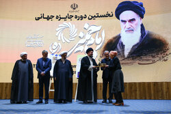 İmam Humeyni Ödülleri sahiplerini buldu