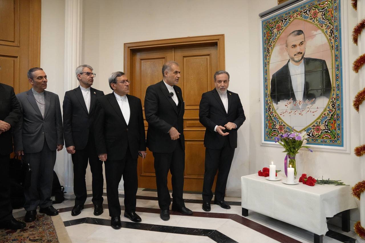 Eski Dışişleri Bakanı Şehit Emir Abdullahiyan'ın anıtı Moskova'da açıldı(+video)