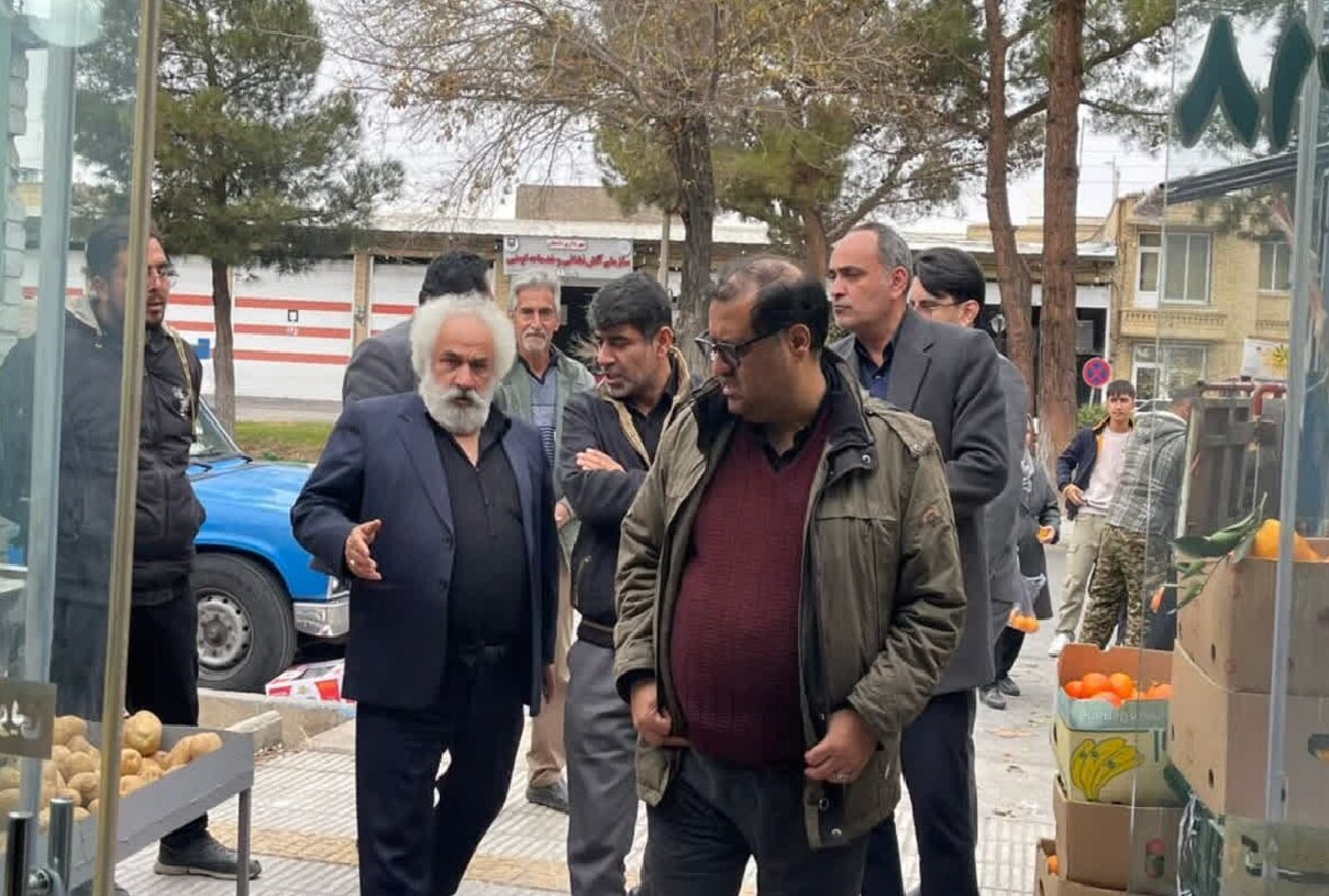 عرضه مستقیم میوه در دامغان؛ تعاون روستایی دست به کار شد