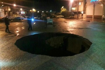 فرونشست زمین در چهارراه پگاه بندرعباس