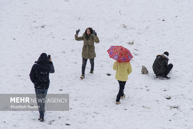 İsfahan'da kar sevinci