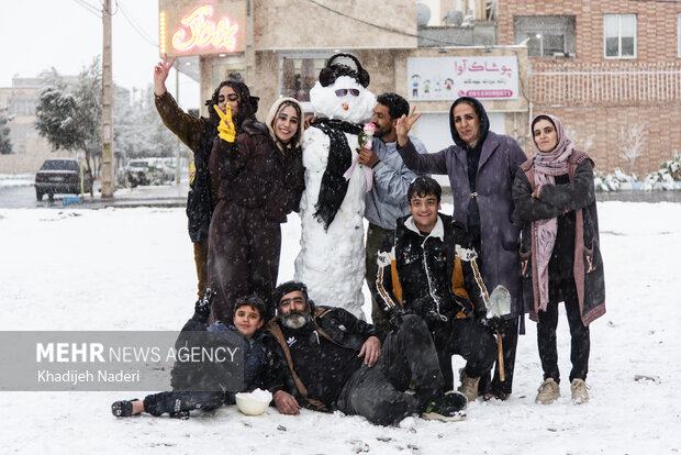 İsfahan'da kar sevinci