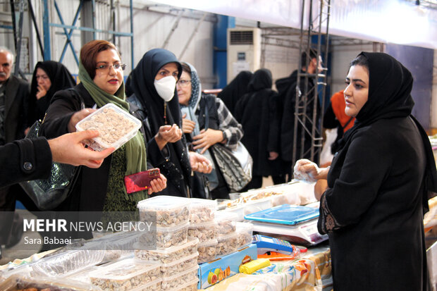 یلدا نزدیک است؛ جلوه‌های نمایشگاهی شب چله در کرمانشاه