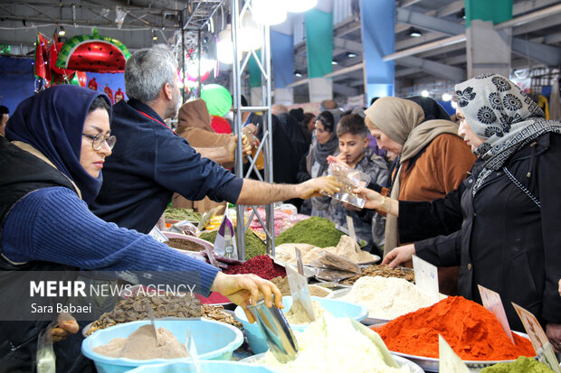 یلدا نزدیک است؛ جلوه‌های نمایشگاهی شب چله در کرمانشاه