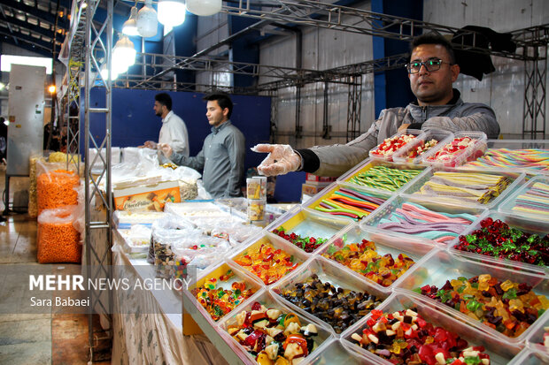 یلدا نزدیک است؛ جلوه‌های نمایشگاهی شب چله در کرمانشاه