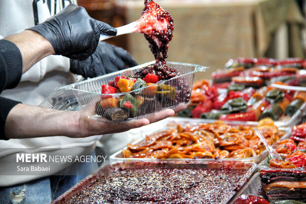 یلدا نزدیک است؛ جلوه‌های نمایشگاهی شب چله در کرمانشاه