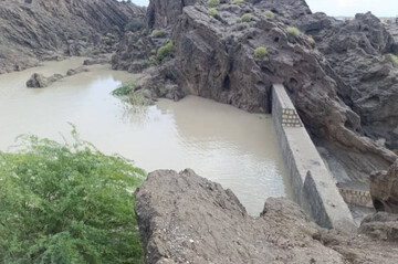 آبگیری یک میلیون مترمکعبی سازه‌های آبخیزداری شهرستان سیریک