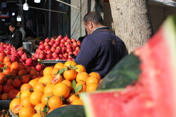 بازار شب یلدا داغ اما بی‌رمق؛فروشندگان از رکود و مردم ازگرانی می‌گویند