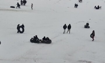 نشاط و شادابی خانوادگی با تیوپ سواری برفی در قوچان