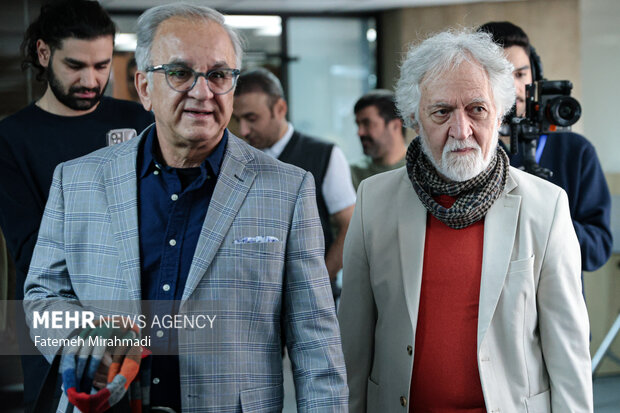 رونمایی از آلبومهای موسیقی «سر در گریبان» و «بانگ دهل» رونمایی از آلبومهای موسیقی «سر در گریبان» و «بانگ دهل»