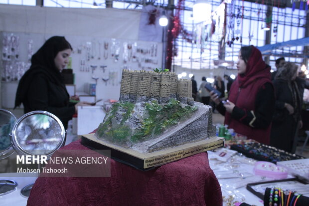 نمایشگاه ویژه شب یلدا در خرم‌آباد