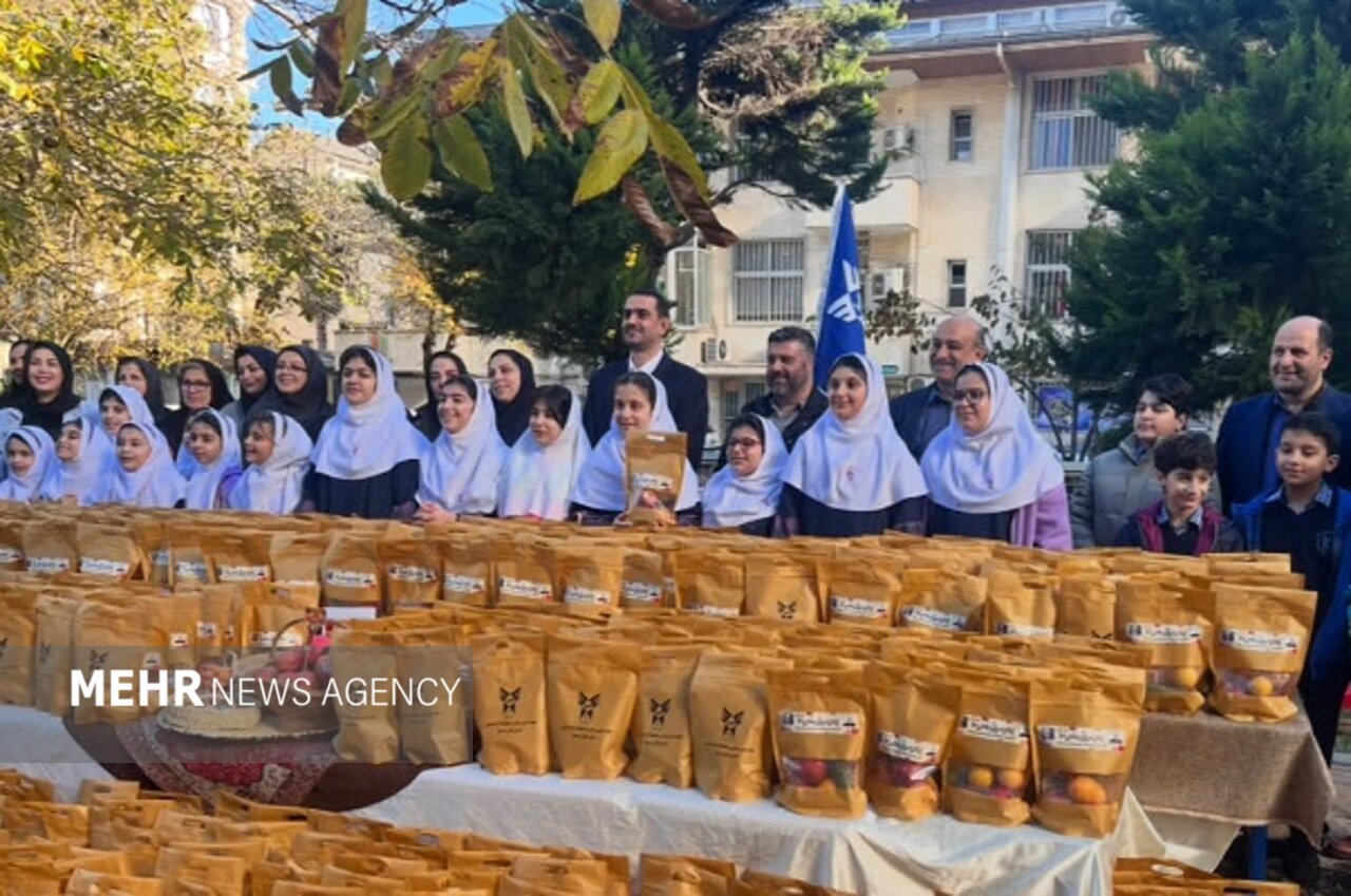 نیازمند: ۶۰۰ بسته یلدایی به همت دانشآموزان بسیجی گیلان توزیع شد نیازمند: ۶۰۰ بسته یلدایی به همت دانشآموزان بسیجی گیلان توزیع شد