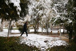 بارش برف در روستای رختیان