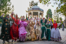 حافظ خوانی کودکان شیرازی در شب یلدا